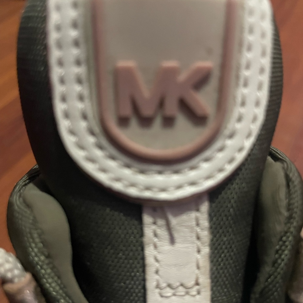 MK BOOTS (any shoes that have a lil dirt on them will be cleaned )